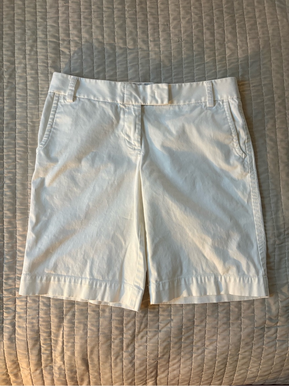 J.Crew Classic Twill Chino Shorts in the low-rise "City Fit" size 6